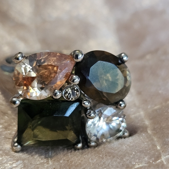 Two Beautiful Rings Crystal Silvertone - Picture 3 of 8